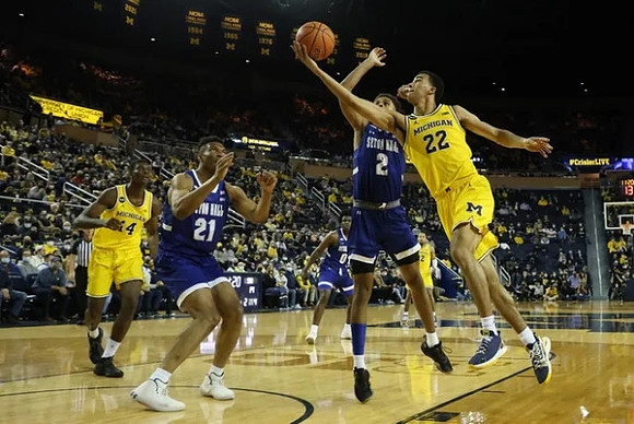 Moussa Diabate (14), Caleb Houstan (22), and Eli Brooks (55)