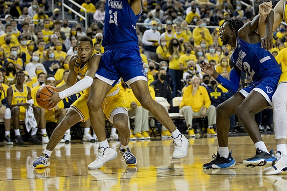 DeVante' Jones (12)