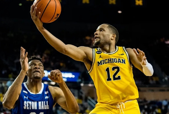 DeVante' Jones (12)