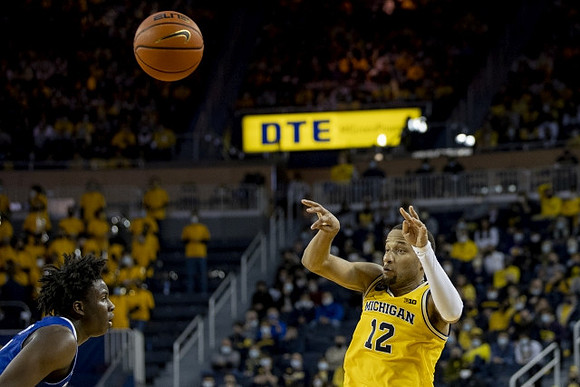 DeVante' Jones (12)