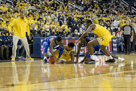 Juwan Howard, Eli Brooks (55), and Moussa Diabate (14)