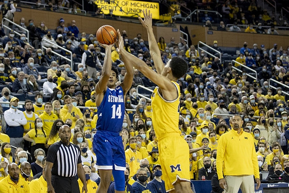 Caleb Houstan (22) and Juwan Howard