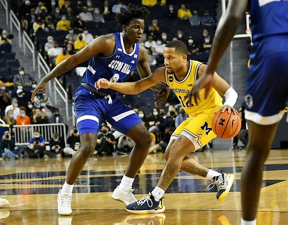 DeVante' Jones (12)