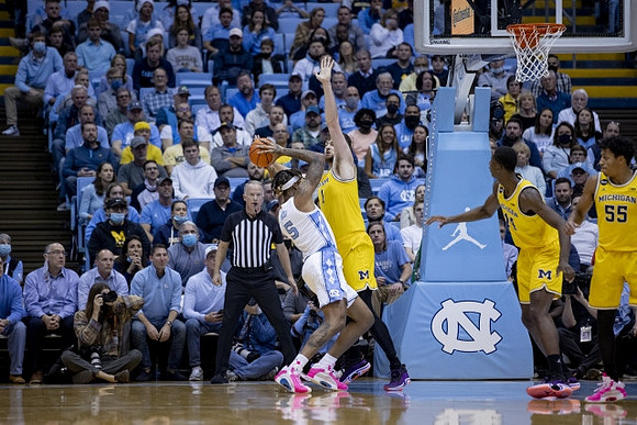 Hunter Dickinson (1), Moussa Diabate (14), and Eli Brooks (55)