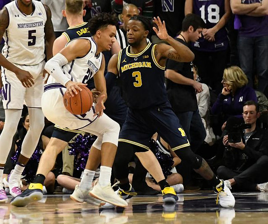 Austin Davis (51) and Zavier Simpson (3)
