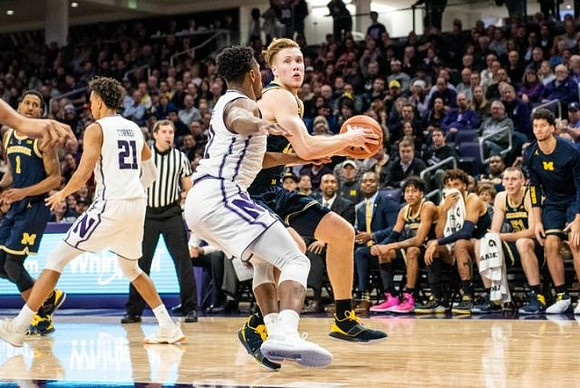 Charles Matthews (1) and Ignas Brazdeikis (13)