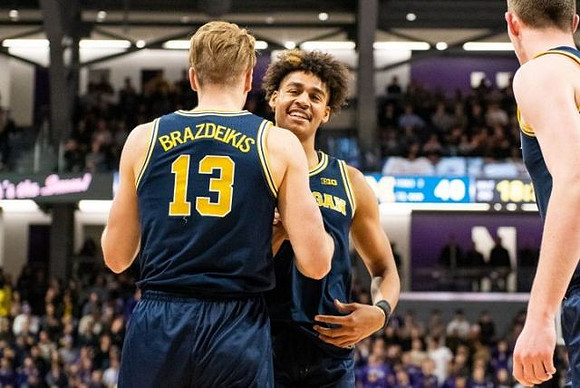 Ignas Brazdeikis (13), Jordan Poole (2), and Jon Teske (15)