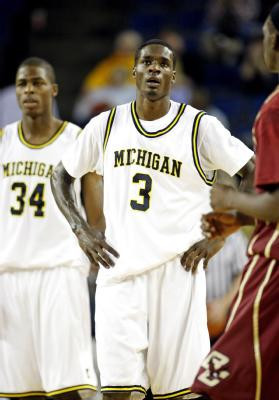 DeShawn Sims (34) and Manny Harris (3)