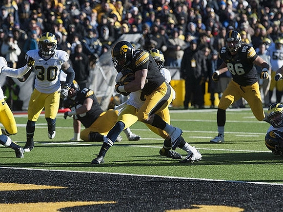 Thomas Gordon (30) and Raymon Taylor (6)