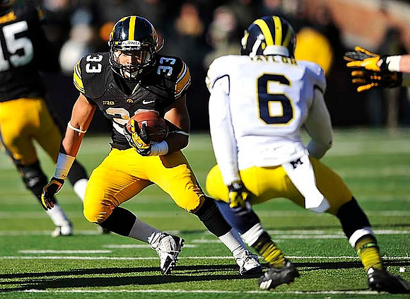 Raymon Taylor (6)