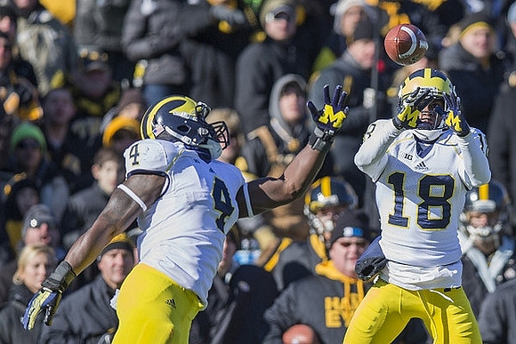 Cameron Gordon (4) and Blake Countess (18)