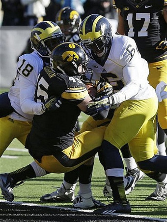 Blake Countess (18) and Raymon Taylor (6)