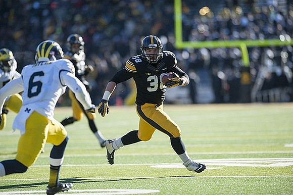 Raymon Taylor (6)