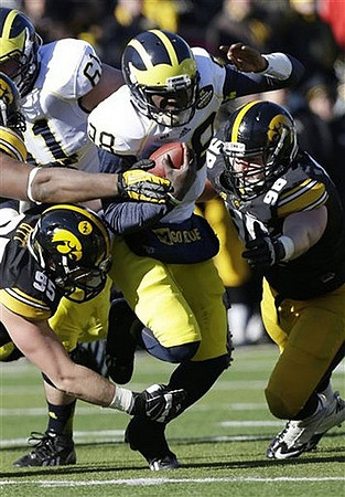 Graham Glasgow (61) and Devin Gardner (98)