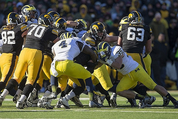 Cameron Gordon (4) and Joe Bolden (35)