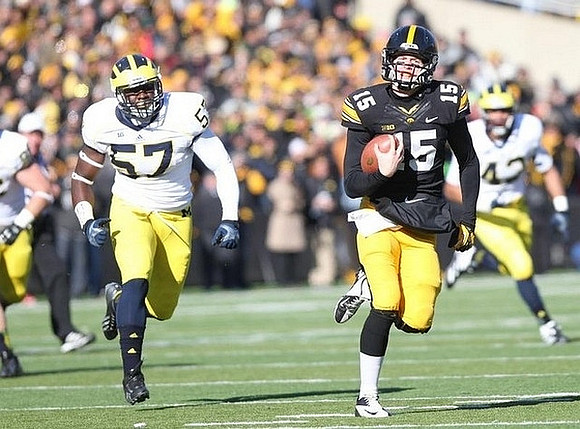Frank Clark (57) and Chris Wormley (43)