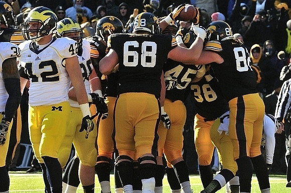 Thomas Gordon (30) and Ben Gedeon (42)