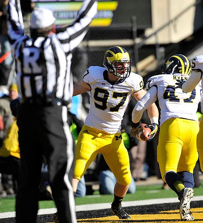 Brennen Beyer (97) and Jake Ryan (47)
