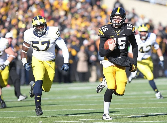 Frank Clark (57) and Chris Wormley (43)
