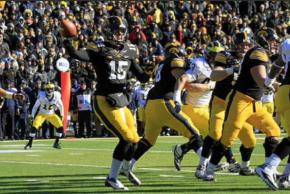 Blake Countess (18) and Chris Wormley (43)