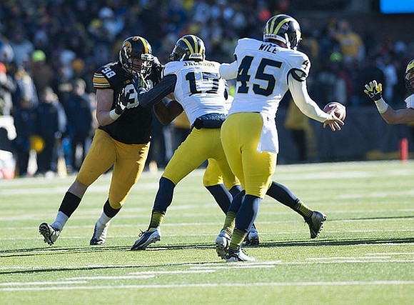 Jeremy Jackson (17) and Matt Wile (45)