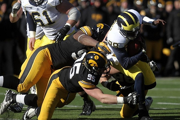 Graham Glasgow (61) and Devin Gardner (98)