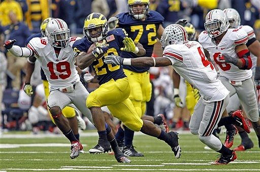 Fitzgerald Toussaint (28) and Mark Huyge (72)