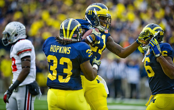 Stephen Hopkins (33), Junior Hemingway (21), and Kevin Koger (86)