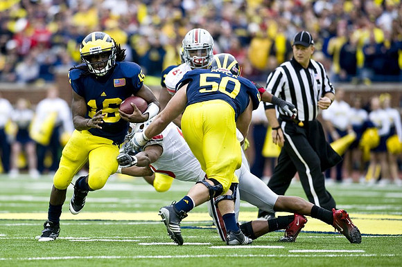 Denard Robinson (16) and David Molk (50)