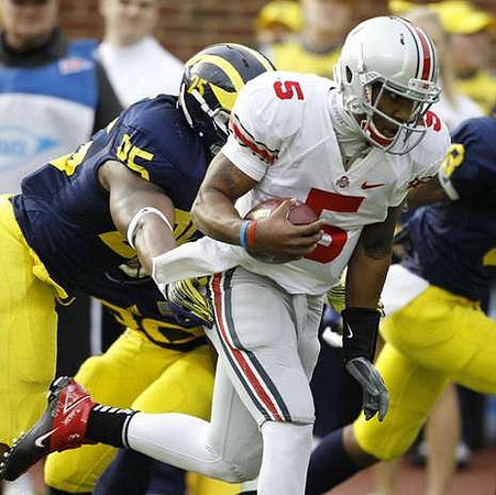 Kenny Demens (25) and J.T. Floyd (8)