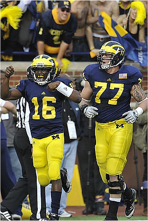 Denard Robinson (16) and Taylor Lewan (77)