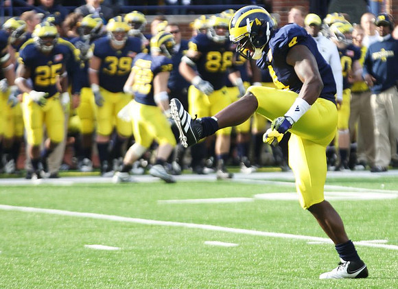 Kenny Demens (25), Jordan Kovacs (32), Craig Roh (88), and Cameron Gordon (4)