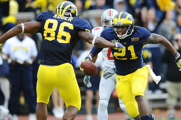 Kevin Koger (86) and Junior Hemingway (21)