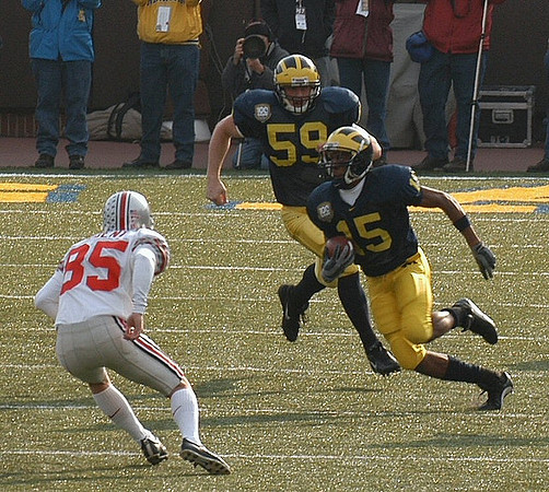 Steve Breaston  (15) and Joey Sarantos (59)