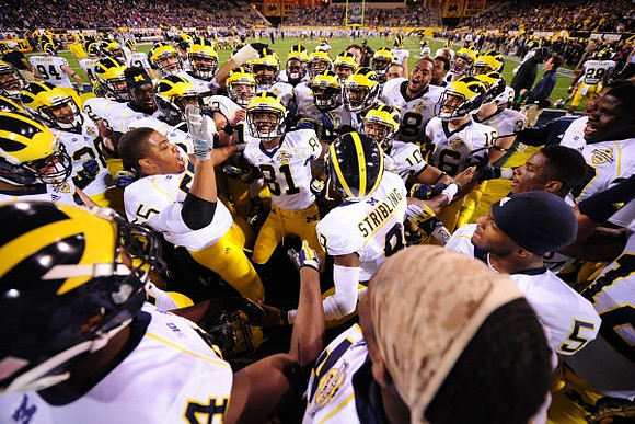 Channing Stribling (8), Jibreel Black (55), Csont'e York (81), and Michigan Team