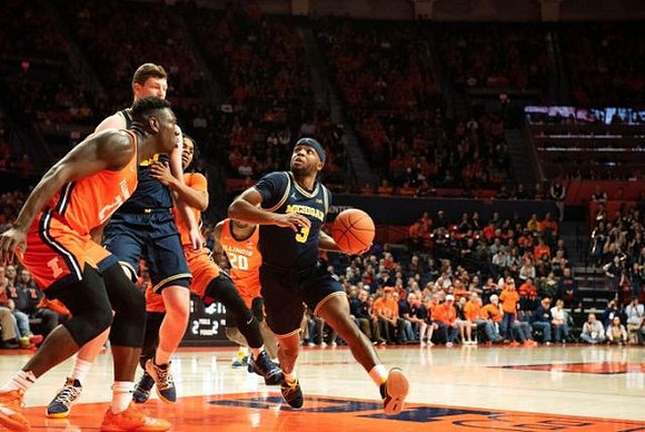 Jon Teske (15) and Zavier Simpson (3)
