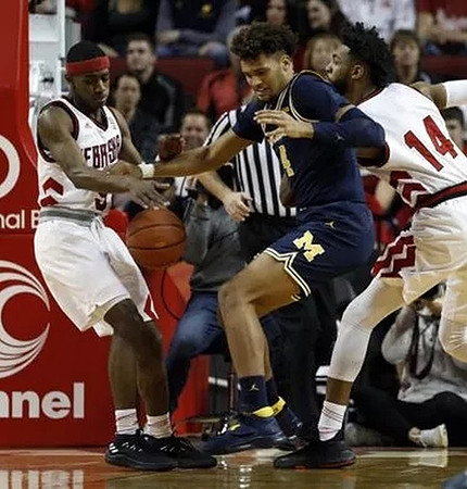 Isaiah Livers (4)
