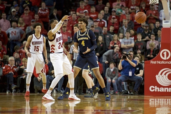 Isaiah Livers (4)