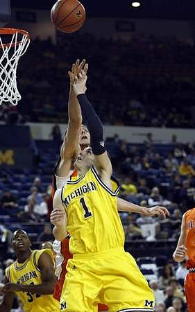 DeShawn Sims (34) and Stu Douglass (1)