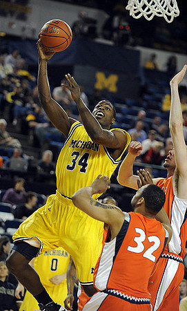 DeShawn Sims (34) and Zack Novak (0)