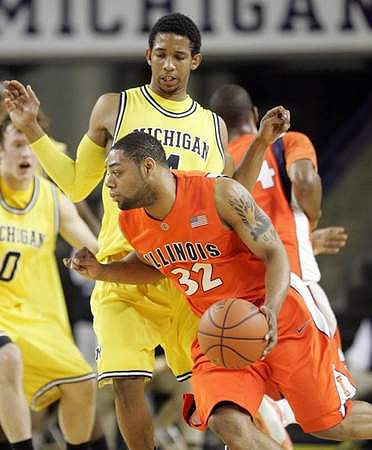 Zack Novak (0) and Darius Morris (4)