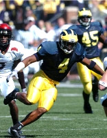 Darnell Hood (4) and David Harris (45)