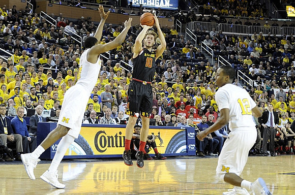 Zak Irvin (21) and Muhammad-Ali Abdur-Rahkman (12)