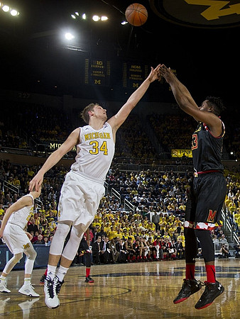 Duncan Robinson (22) and Mark Donnal (34)