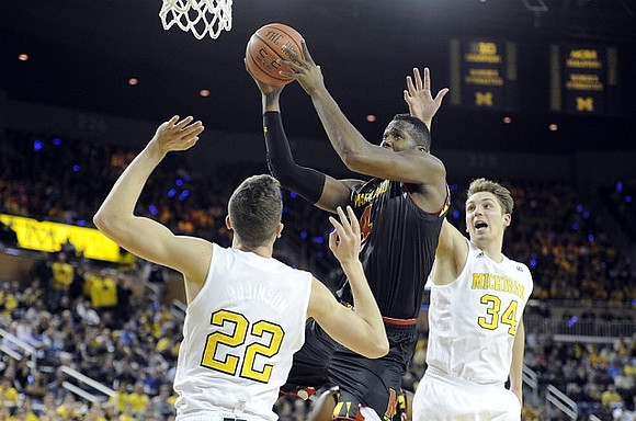 Duncan Robinson (22) and Mark Donnal (34)