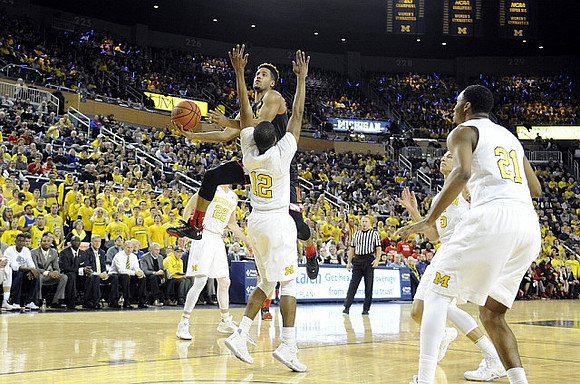 Duncan Robinson (22), Muhammad-Ali Abdur-Rahkman (12), D.J. Wilson (5), and Zak Irvin (21)