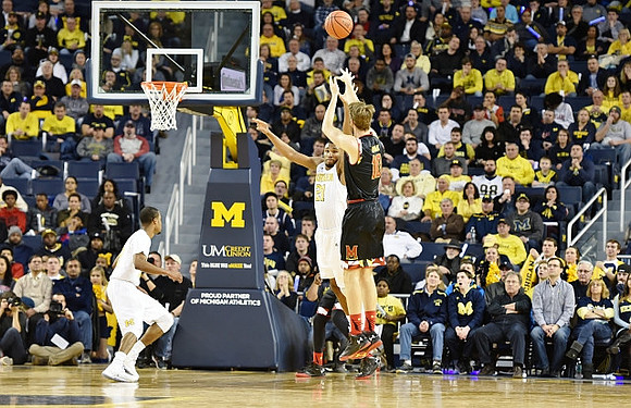 Muhammad-Ali Abdur-Rahkman (12) and Zak Irvin (21)
