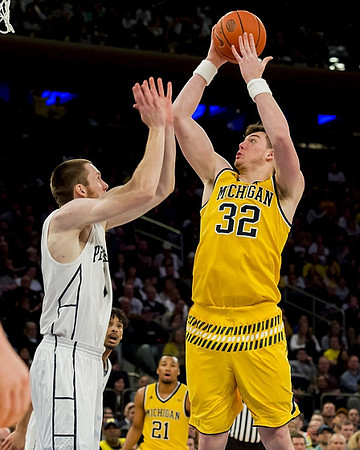 Zak Irvin (21) and Ricky Doyle (32)