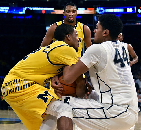Muhammad-Ali Abdur-Rahkman (12) and Zak Irvin (21)