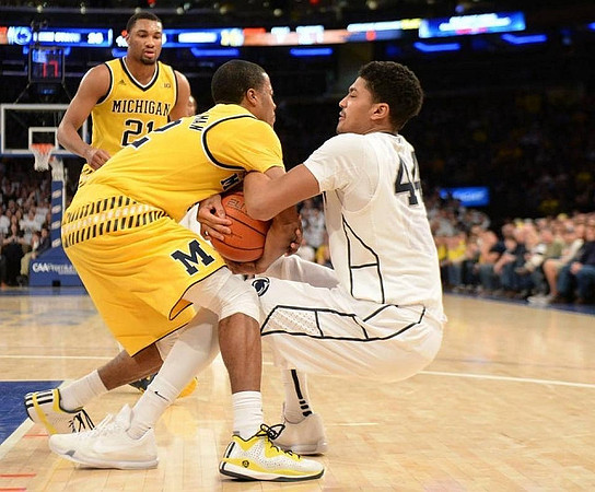 Zak Irvin (21) and Muhammad-Ali Abdur-Rahkman (12)